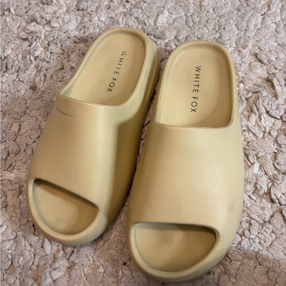 Women’s White Fox Boutique On The Edge Slides Bone Cream Sandals 9